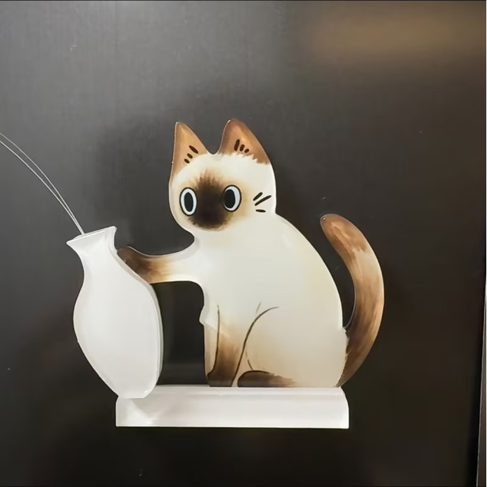 Магнит акриловый Кот сиамская кошка с вазой Коллекционер кошачьих усов усятница